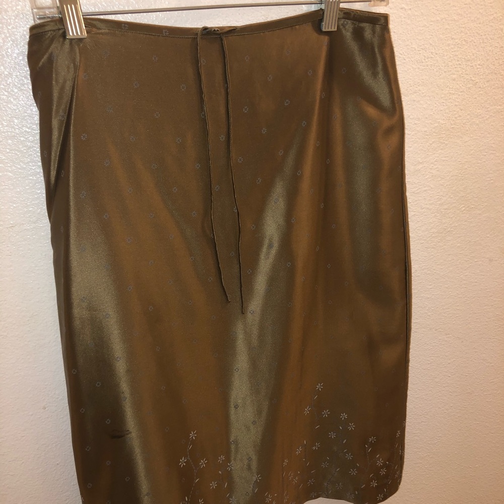 Mid length skirt